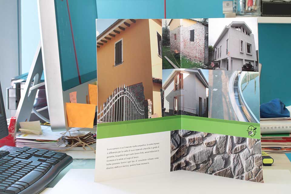 Brochure sulla scrivania